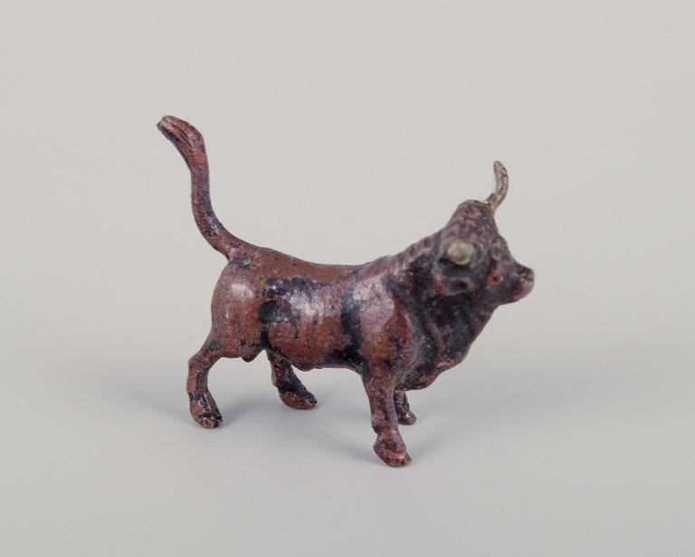 Vienna bronze, bull, high-quality bronze figurine.