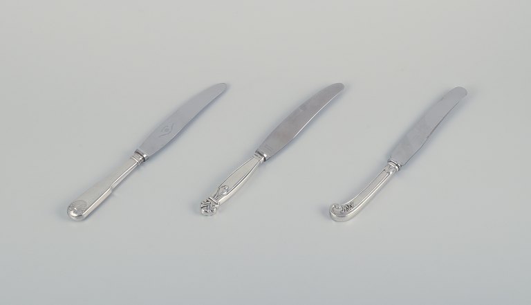 Danish silversmiths. Three long dinner knives in 830 silver. Art Deco style. 
Stainless steel blades.