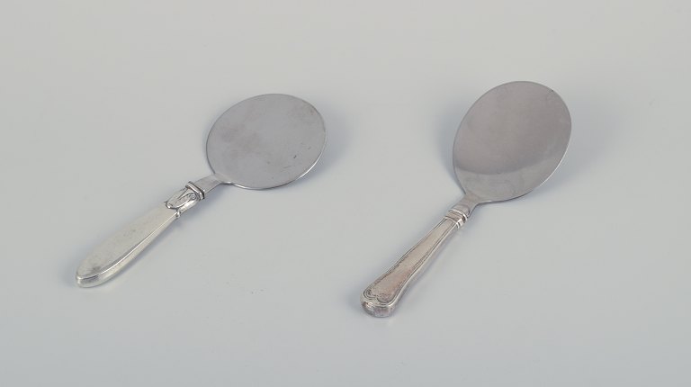 Danish silversmiths. Two serving spades in 830 silver and stainless steel.