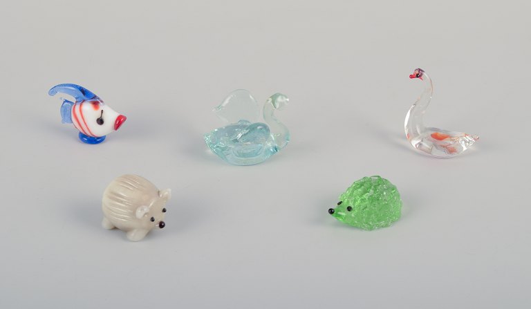 European glass artist. Five miniature animals in art glass.