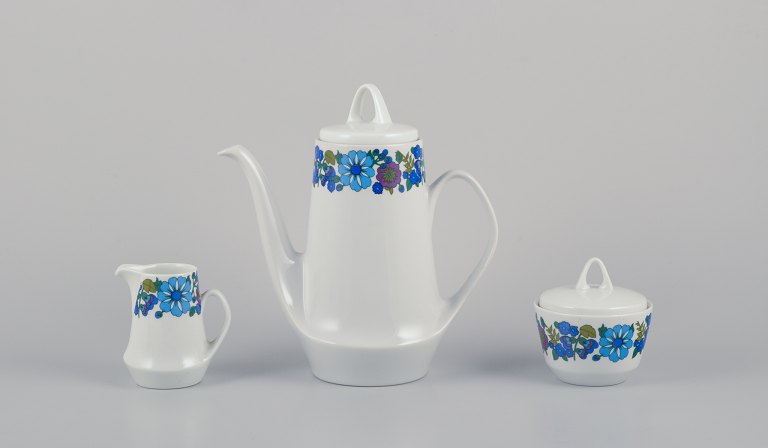 Paar, Bavaria, Jaeger & Co, Germany.
Coffee pot, creamer, and sugar bowl.