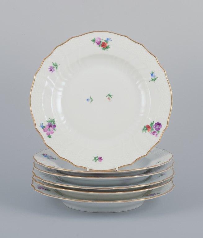 Royal Copenhagen Saksisk Blomst. Seks middagstallerkner i porcelæn. Håndmalet 
med polykrome blomster.