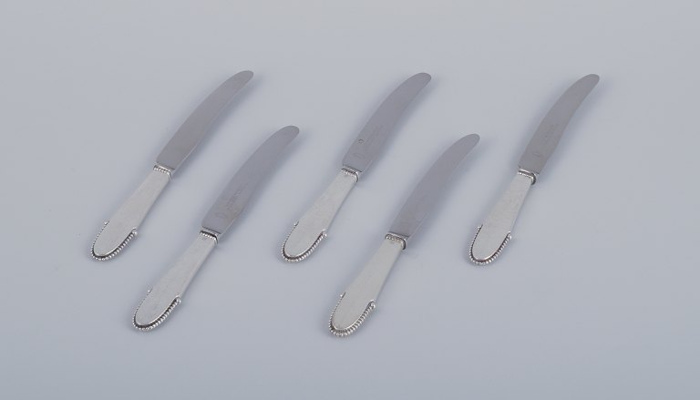 Georg Jensen Kugle, fem frugtknive i sterlingsølv. Knivblad i rustfrit stål.