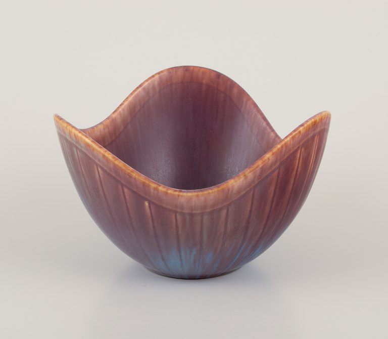 Gunnar Nylund for Rörstrand, Sweden.
Ceramic bowl, glazed in blue-brown shades.