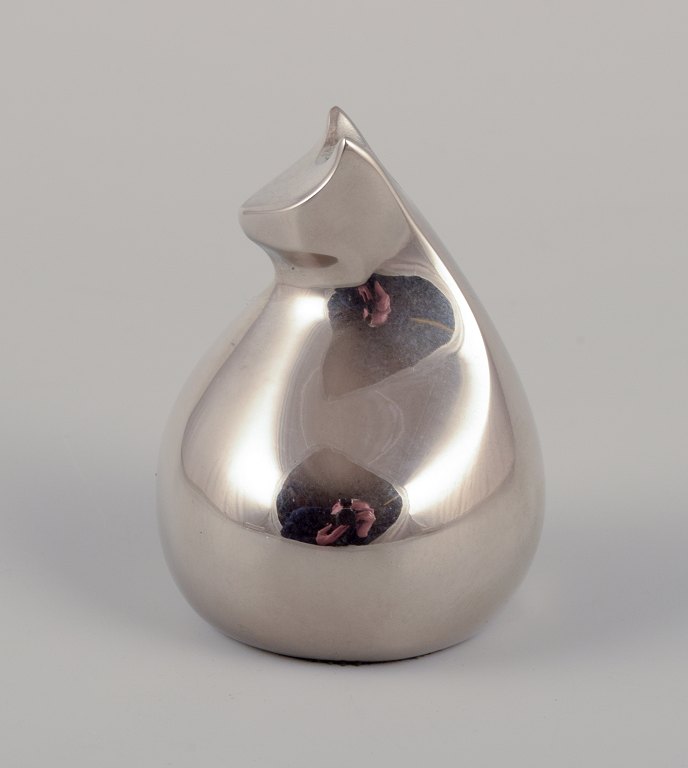 Dansk International Designs Ltd.
Small sculpture in plated silver.