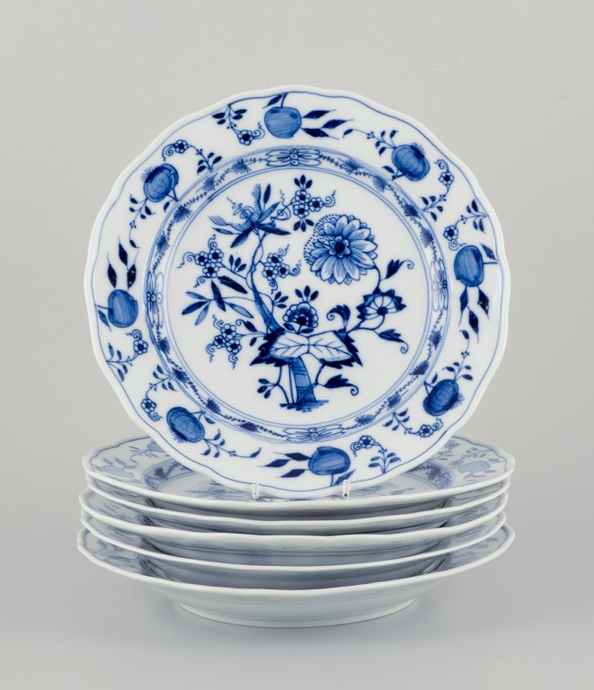 Meissen, Germany.
A set of six Blue Onionpatterned dinner plates.