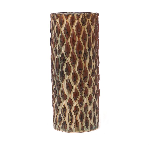 Axe Salto, 1889-1961, für Royal Copenhagen: Vase aus Steinzeug mit Sung Glasur. 
Signiert Salto 20564. H: 17cm. D: 7,1cm