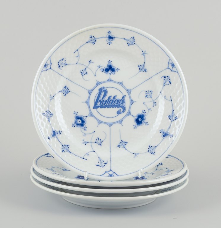 Bing & Grøndahl, Denmark.
A set of four Blue Fluted dinner plates in hotel/restaurant porcelain.