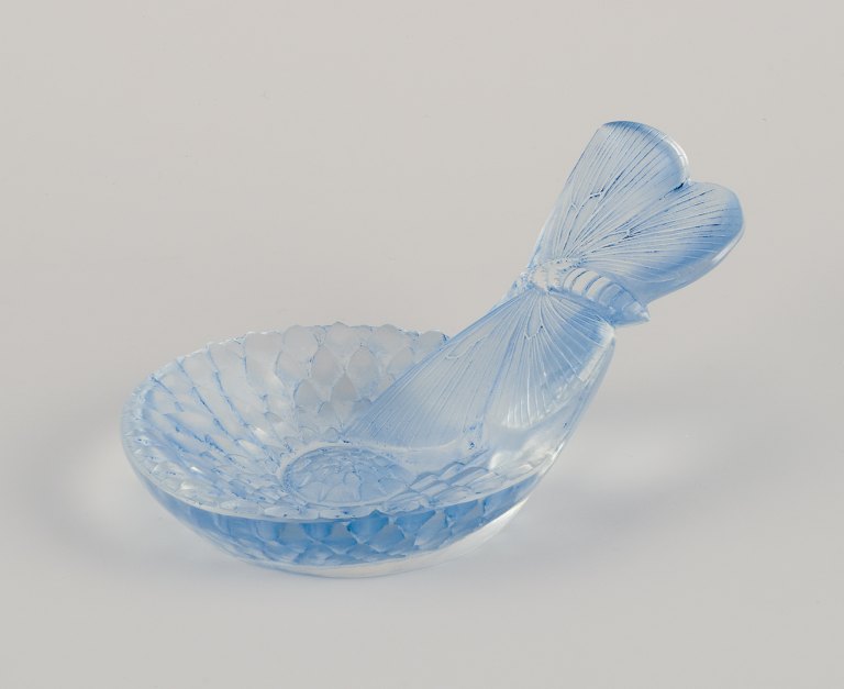 René Lalique, France.
Early "Dahlia et Papillon" bowl in blue art glass.