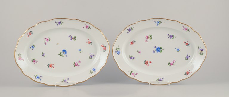 Meissen, Germany. Two oval serving platters in porcelain.
Hand-painted with polychrome floral motifs.