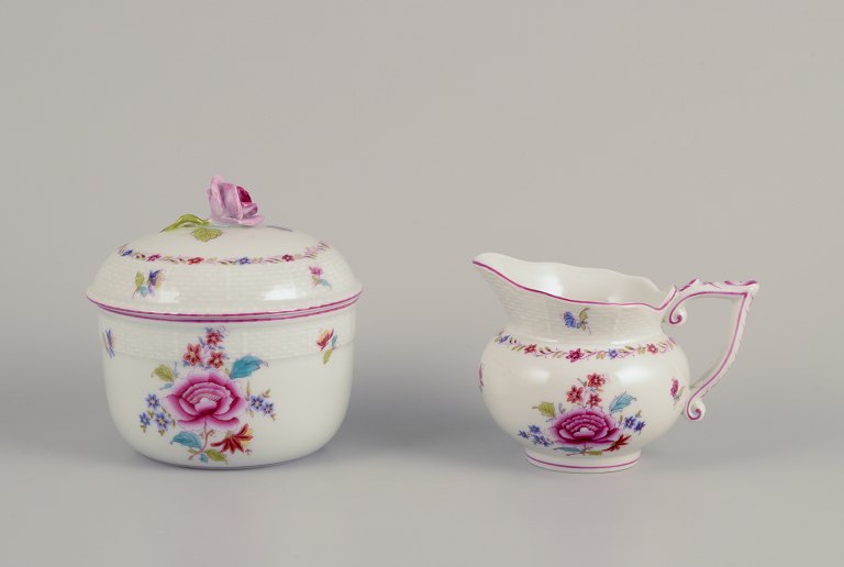 Herend, large sugar bowl and large creamer in porcelain.
Sugar bowl with flower bud in relief on the lid.