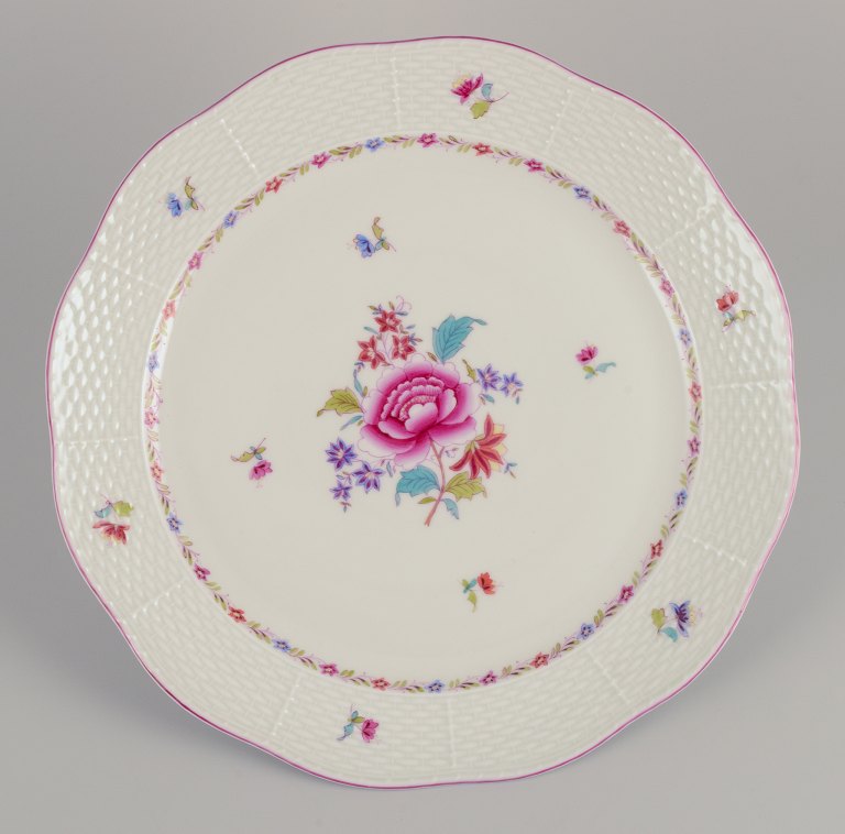 Herend, large round porcelain dish.
Hand-painted with polychrome floral motifs.