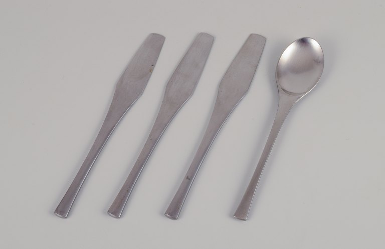 Jens Harald Quistgaard, "Odin" cutlery for "Dansk Designs".
Three dinner knives and one tablespoon.