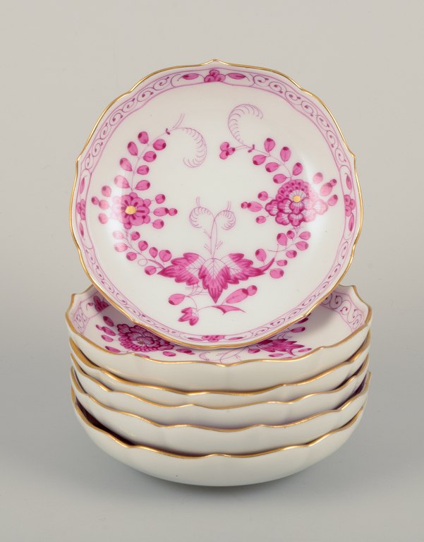 Meissen, Germany.
A set of "Pink Indian" caviar bowls/butter dishes in porcelain.