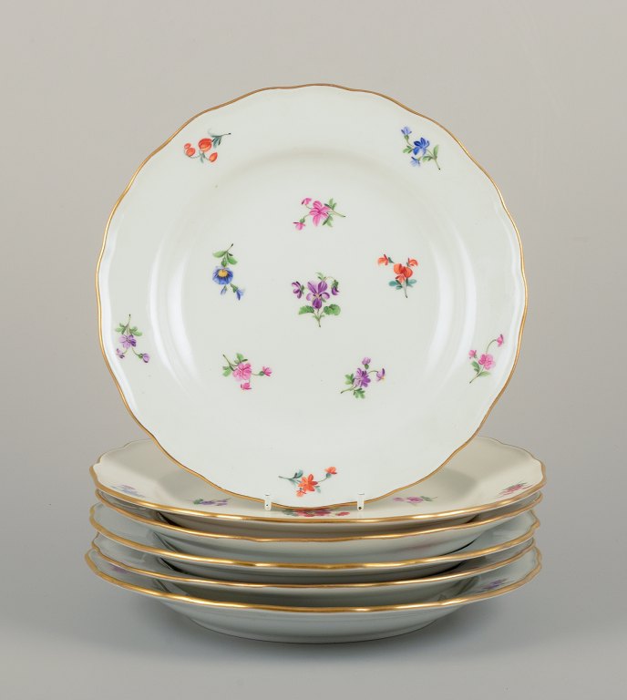 Meissen, Germany.
Six dinner plates in porcelain.