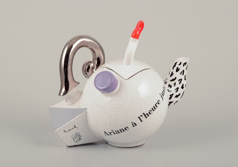 French studio ceramicist.
Teapot.