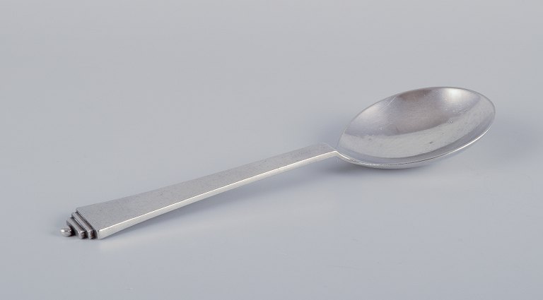 Georg Jensen Pyramid.
Serving spoon in sterling silver.