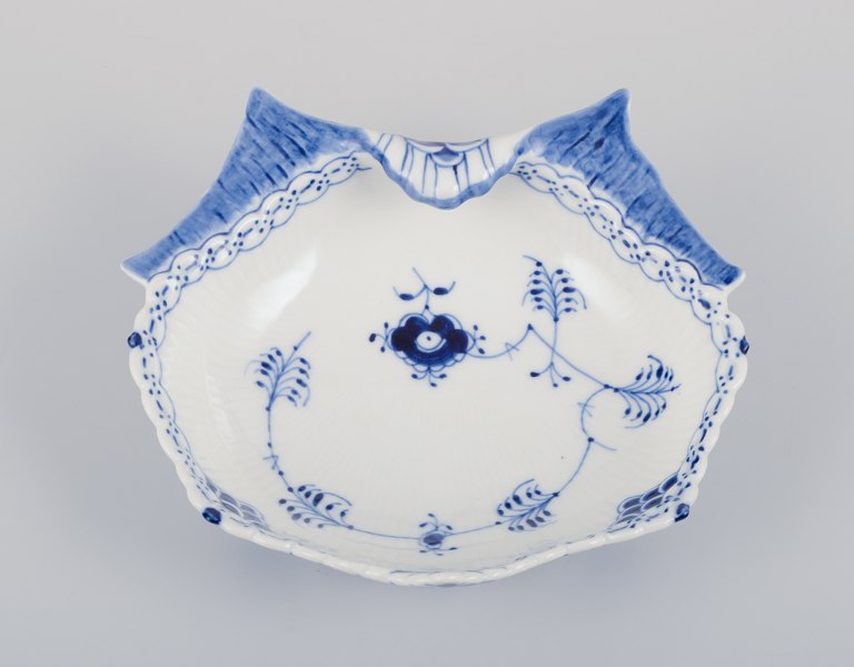 Royal Copenhagen Blue Fluted Half Lace, mussel-shaped bowl.