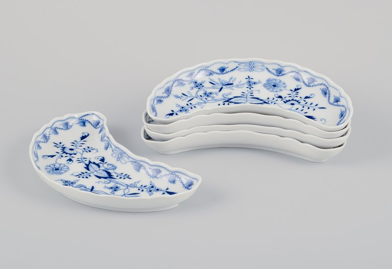 Meissen, Germany. Blue Onion pattern. A set of five dishes.