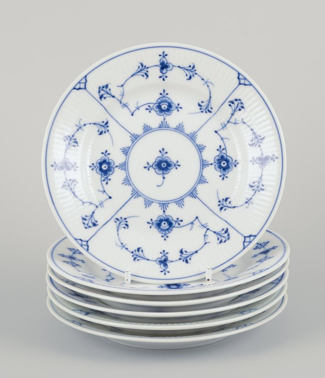 Royal Copenhagen Musselmalet Riflet, seks kagetallerkener i håndmalet porcelæn.