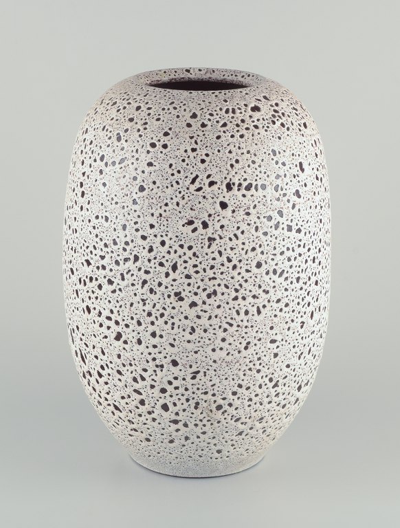 Richard Uhlemeyer, German studio ceramist. Large ceramic floor vase.