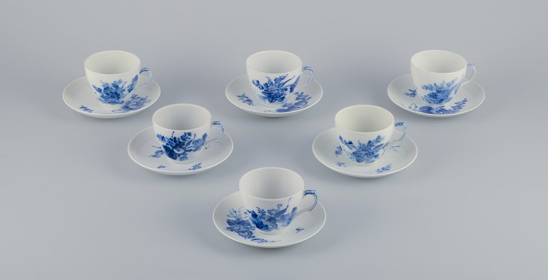 Royal Copenhagen Blå Blomst Svejfet, seks kaffekopper med underkopper.