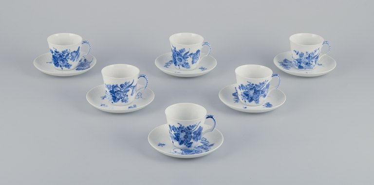 Royal Copenhagen Blue Flower curved. A set of six coffee cups with  saucers.