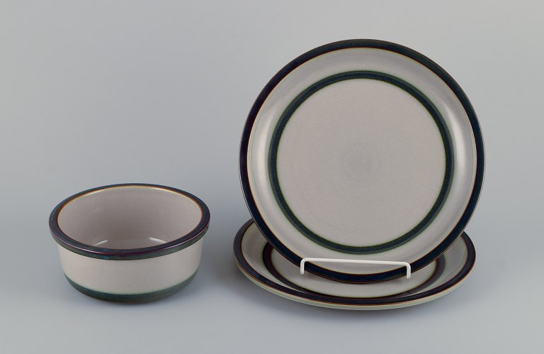 Bing & Grøndahl "Tema". Two large platters and a bowl in stoneware.