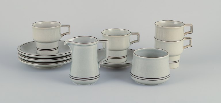 Bing & Grøndahl ”Colombia”. Four pairs of coffee cups in stoneware, along with a 
sugar bowl and creamer.