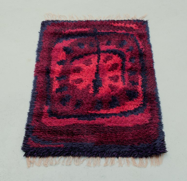 Scandinavian textile designer.
Rya carpet in pure wool.