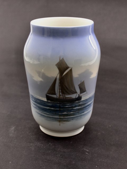 Royal Copenhagen vase 2730/108