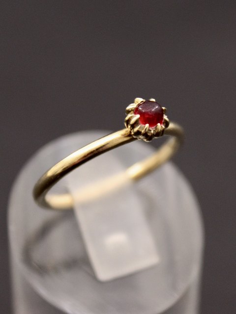 8 carat gold ring