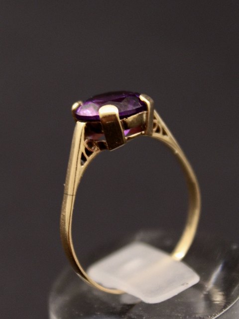 14 carat gold ring  with amethyst