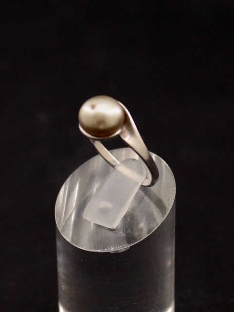 Sterling silver ring  with pearl