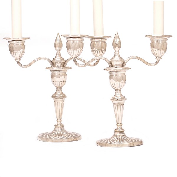 Pair of sterlingsilver candelabra by Svend Toxværd, Copenhagen, for one or two 
candles. H: 25cm