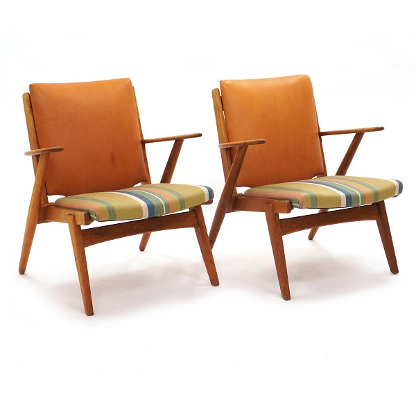 Pair of rare lounge chairs, oak, by Arne Wahl-Iversen 1954 manufactured by Hans 
Hansen & Son, Odense