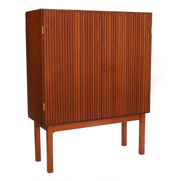 Danish cabinet maker cabinet, teak. Denmark 1950s. H: 149cm. W: 120cm. D: 44cm