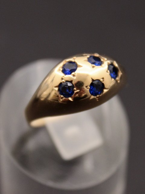 14 carat gold ring with 5 blue topazes