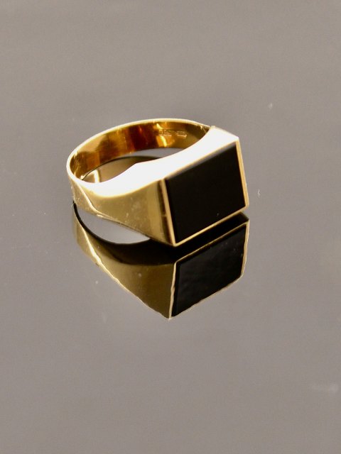 14 carat gold ring size 69 with onyx