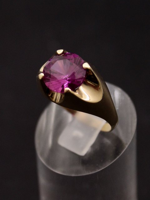 14 carat gold ring  with amethyst