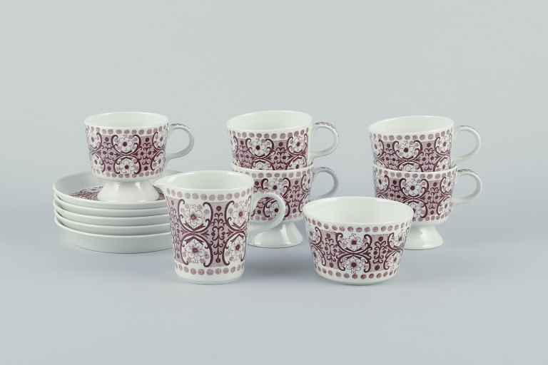 Raija Uosikkinen for Arabia, Finland
A set of five ‘Ali’ coffee cups with saucers, sugar bowl and creamer.