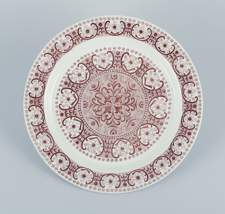 Raija Uosikkinen for Arabia, Finland.
Round ‘Ali’ retro dish in faience.