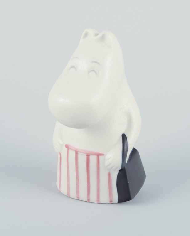 Arabia, Finland.
Hand-painted ceramic figurine of Moominmamma from the Moomins.