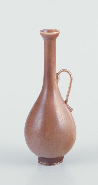 Berndt Friberg for Gustavsberg, Studiohand.
Ceramic jug with handle.