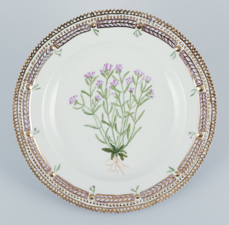 Royal Copenhagen Flora Danica.
Dinner plate.