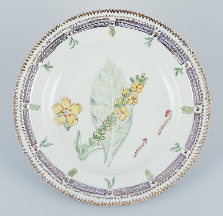 Royal Copenhagen Flora Danica.
Dinner plate.