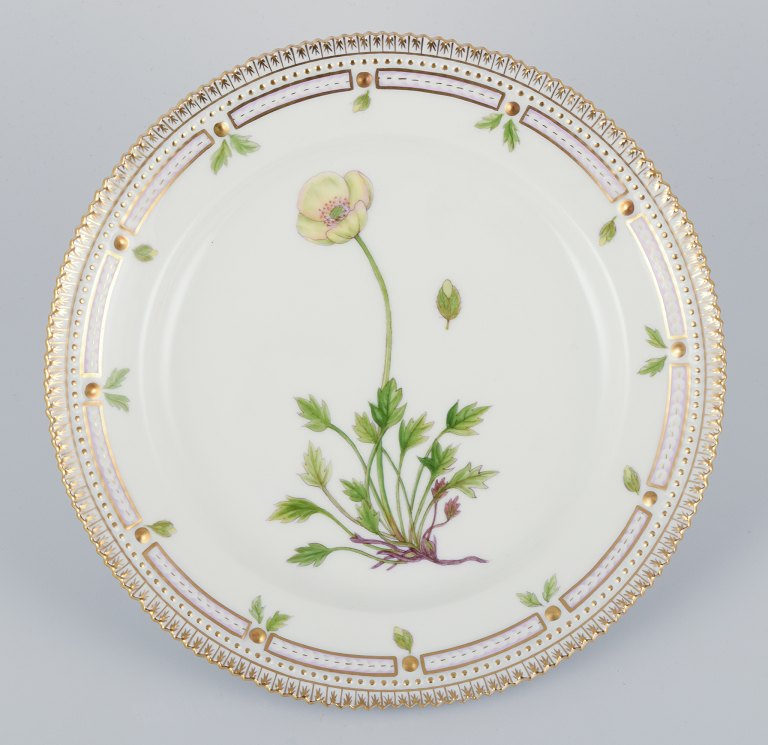 Royal Copenhagen Flora Danica lunch plate in hand-painted porcelain.