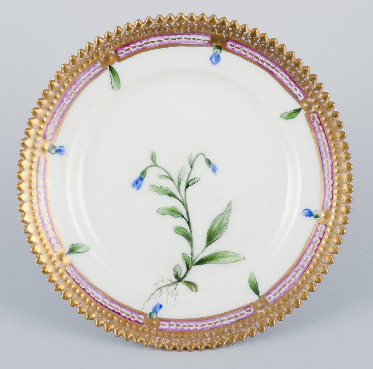 Royal Copenhagen Flora Danica. Side plate in hand-painted porcelain.