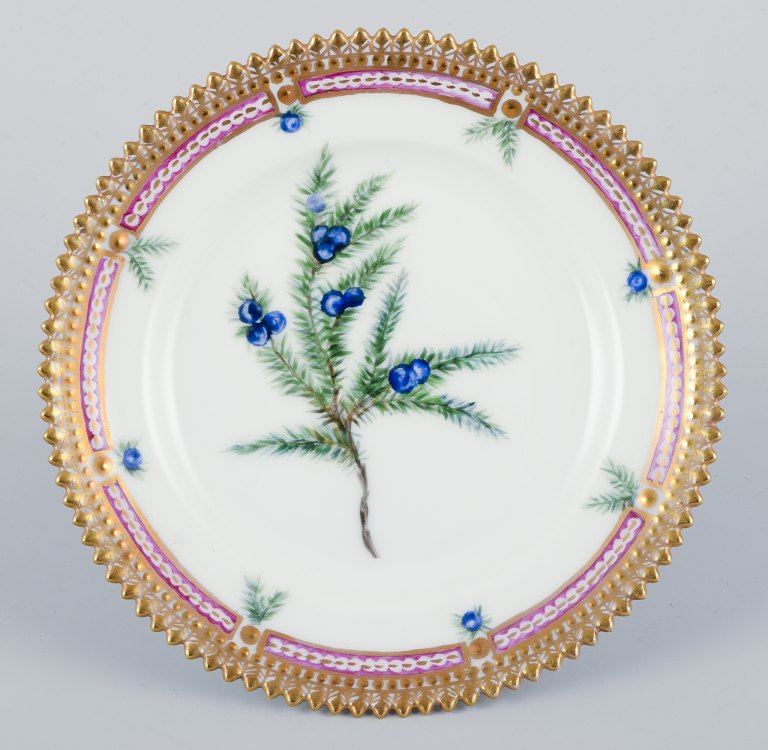 Royal Copenhagen Flora Danica. Side plate in hand-painted porcelain.