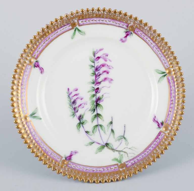 Royal Copenhagen Flora Danica. Side plate in hand-painted porcelain.